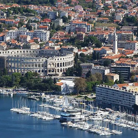 Old Town Πούλα