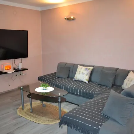 Old Town Apartment *